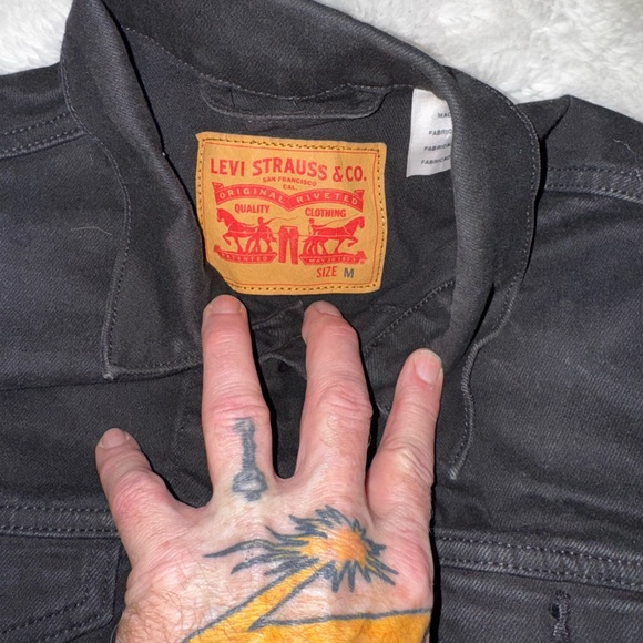 Black Levi’s Jean Jacket - Picture 2 of 3